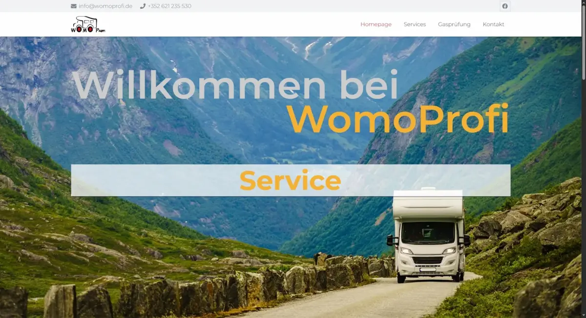 Beispillprojet: Websäit vu WomoProfi24 op Laptop an Handy
